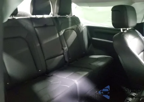 2025 Land Rover Defender 90 S z USA, uszkodzony, nr VIN SALEJ6EX2S2384245